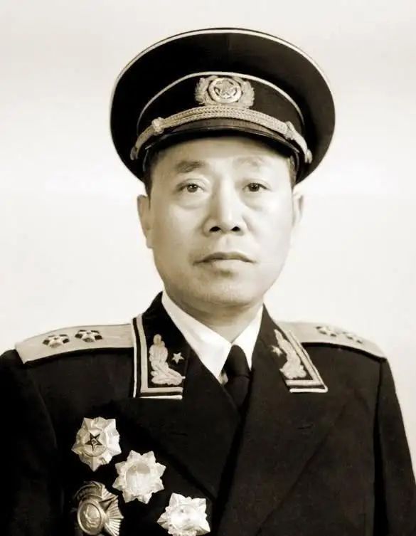 上將上面還有等級(jí)嗎，探究軍銜體系中的高級(jí)職位與等級(jí)劃分，軍銜體系揭秘，上將之上是否還有更高級(jí)別？高級(jí)職位與等級(jí)劃分全解析