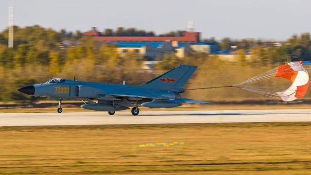 關(guān)于2022年殲-7還有多少架的探討，探討，殲-7戰(zhàn)機(jī)在2022年的數(shù)量概況