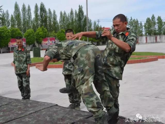 當(dāng)兵可以談戀愛嗎？——深度解析軍營(yíng)戀愛現(xiàn)象，軍營(yíng)戀愛現(xiàn)象，解析士兵能否談戀愛的多維度視角