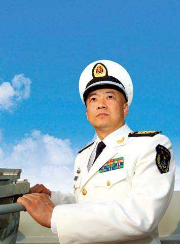 遼寧艦現(xiàn)任艦長(zhǎng)——中國(guó)海軍力量的新標(biāo)桿，遼寧艦現(xiàn)任艦長(zhǎng)，中國(guó)海軍力量的新典范