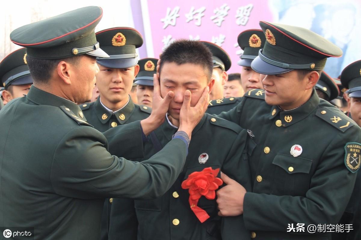 空軍義務(wù)兵在軍隊中的職責(zé)與角色，探尋空軍義務(wù)兵的主要任務(wù)，空軍義務(wù)兵職責(zé)與角色探究，主要任務(wù)解析