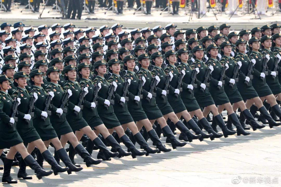 國慶閱兵女兵方隊視頻，展現(xiàn)新時代巾幗英雄風采，國慶閱兵女兵方隊視頻，展現(xiàn)新時代巾幗英雄風采閃耀閱兵場