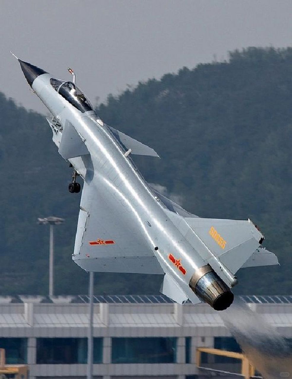 殲-10戰(zhàn)斗機(jī)是幾代機(jī)？全面解析中國空軍的主力戰(zhàn)機(jī)，中國空軍主力戰(zhàn)機(jī)殲-10戰(zhàn)斗機(jī)的全面解析，幾代機(jī)？
