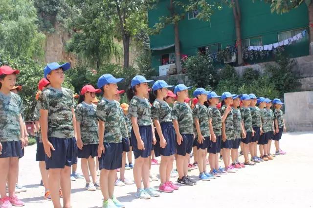 軍事夏令營視頻，體驗軍事訓(xùn)練，展現(xiàn)青少年風(fēng)采，軍事夏令營體驗之旅，青少年風(fēng)采展現(xiàn)與軍事訓(xùn)練紀實