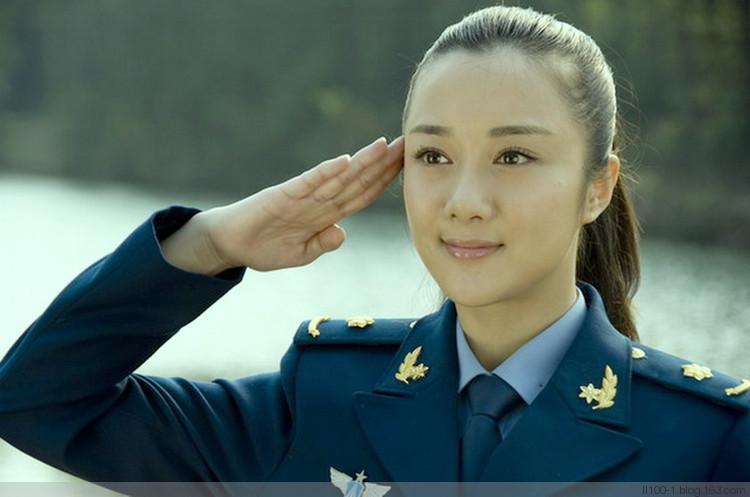 最美女兵軍禮，榮耀與責(zé)任并存，最美女兵軍禮，榮耀與責(zé)任的交響