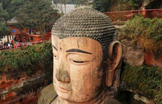 樂山大佛景區(qū)安全事故與旅游安全探討，樂山大佛景區(qū)安全事故分析與旅游安全策略探討
