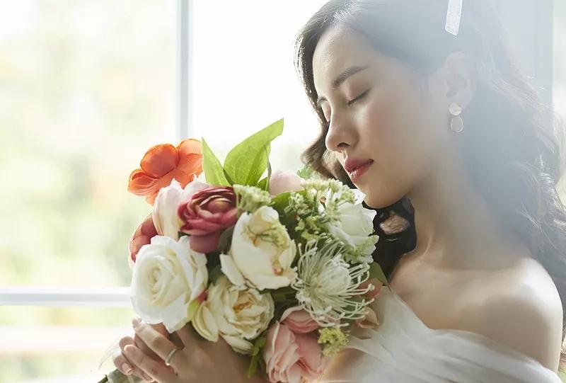如何吸引男性目光，讓他對(duì)你上癮——深度解析女性魅力之道，深度解析女性魅力，吸引男性目光，讓其對(duì)你上癮的秘訣