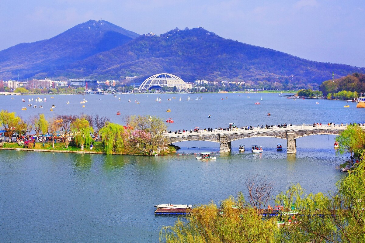 玄武湖公園景點(diǎn)介紹，領(lǐng)略千年文化與自然美景的絕佳去處，玄武湖公園，千年文化與自然美景的交融之地